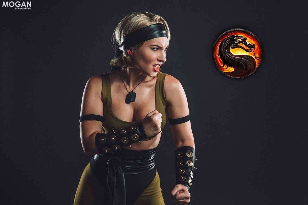 Косплей на Соню Блейд из Mortal Kombat 1