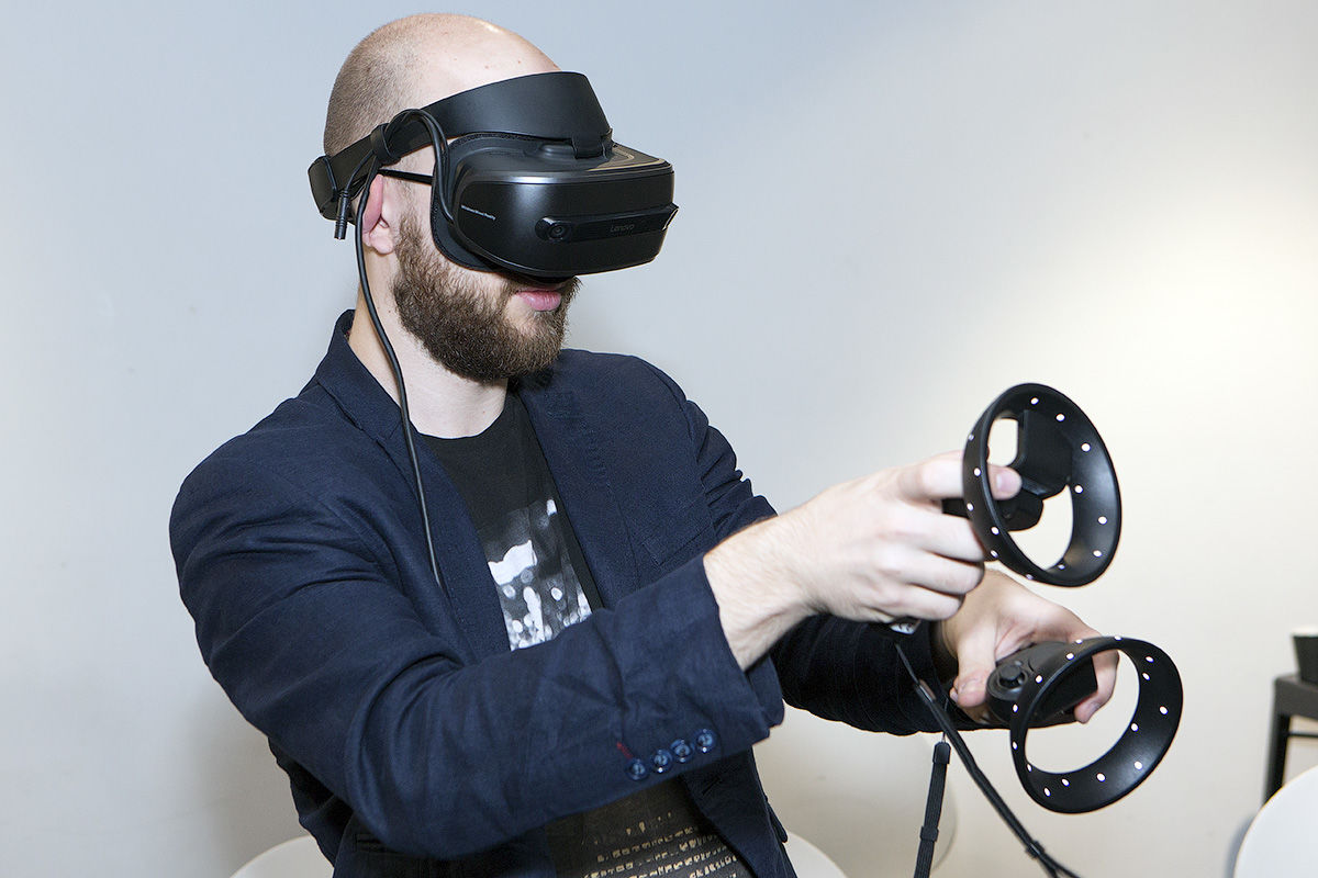 Microsoft может работать над VR-шлемом для Xbox Series X