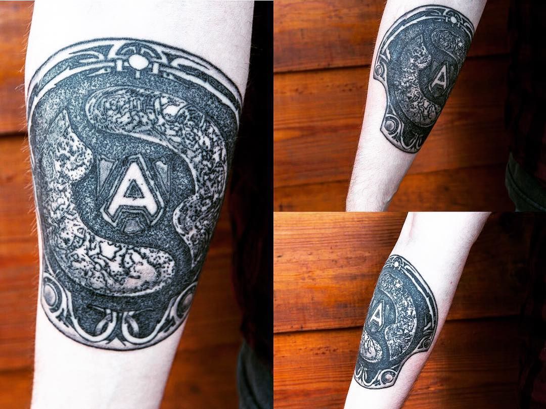 Татуировка Faker в честь состава Alliance образца TI3